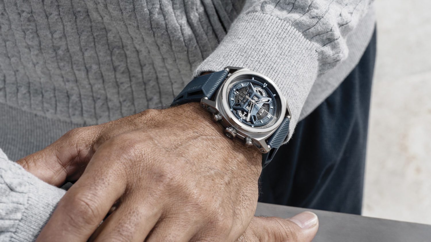 Titanium NB24 chronograph with blue bridges – ©CODE41