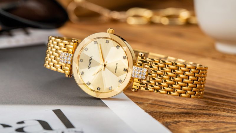 Elegant Swiss timepieces for women and men. We create signature design watches that all have a case covering crystal with a reflective and shiny glass cut. The Facet line even resembles real diamond cuts. Hand assembled in Switzerland.