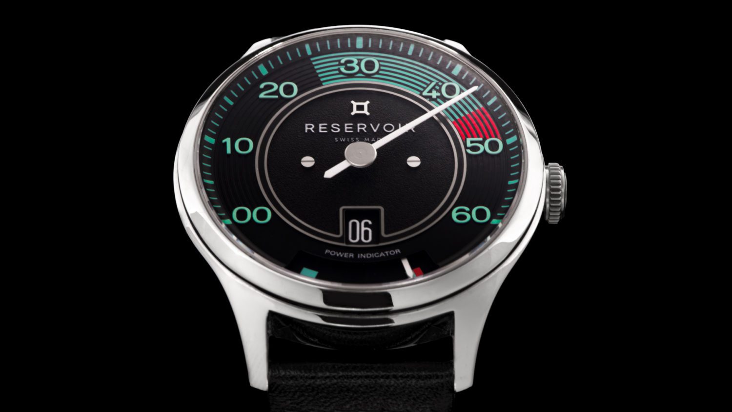 RESERVOIR timepieces take on the ultra-functional style of instrument meters, creating a radical way to read time, which is achieved by drawing on two watchmaking complications combined with the power reserve. The retrograde minute at 240° recalls the R.P.M. counters, the manometers, and the depth gauges. The jumping hour recalls the mileage meters, and the power reserve display echoes the fuel and oil gauges.